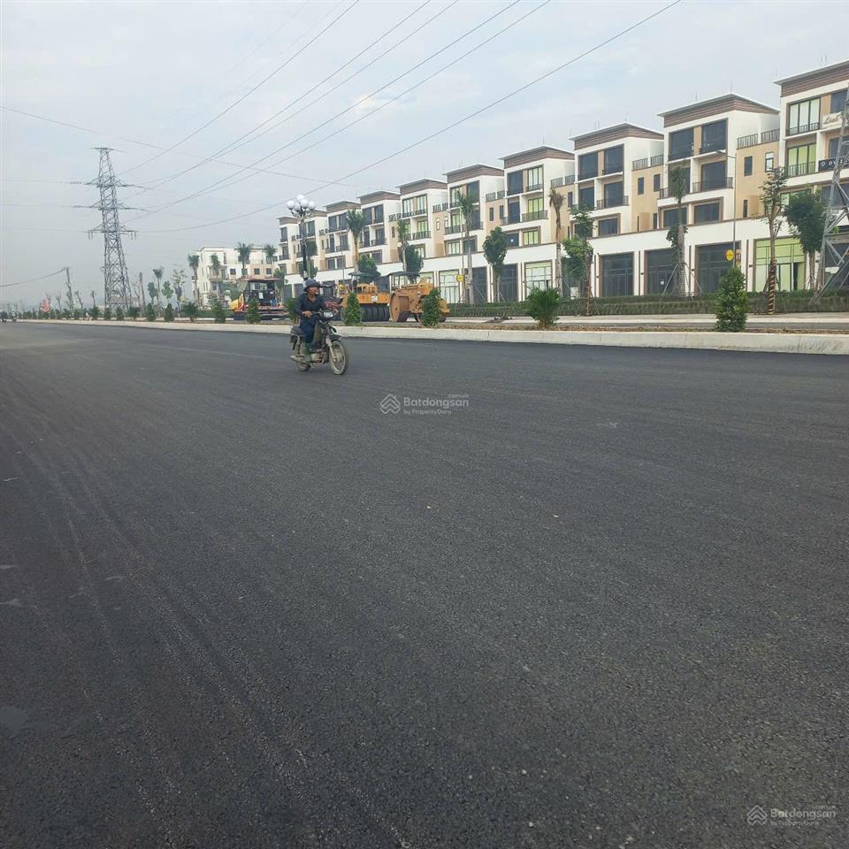 Kdc thái sơn t&t nền liên ấp đối diên kcn đường lớn 30m giá ngộp chỉ 2ty8. dt 100m2. sổ hồng