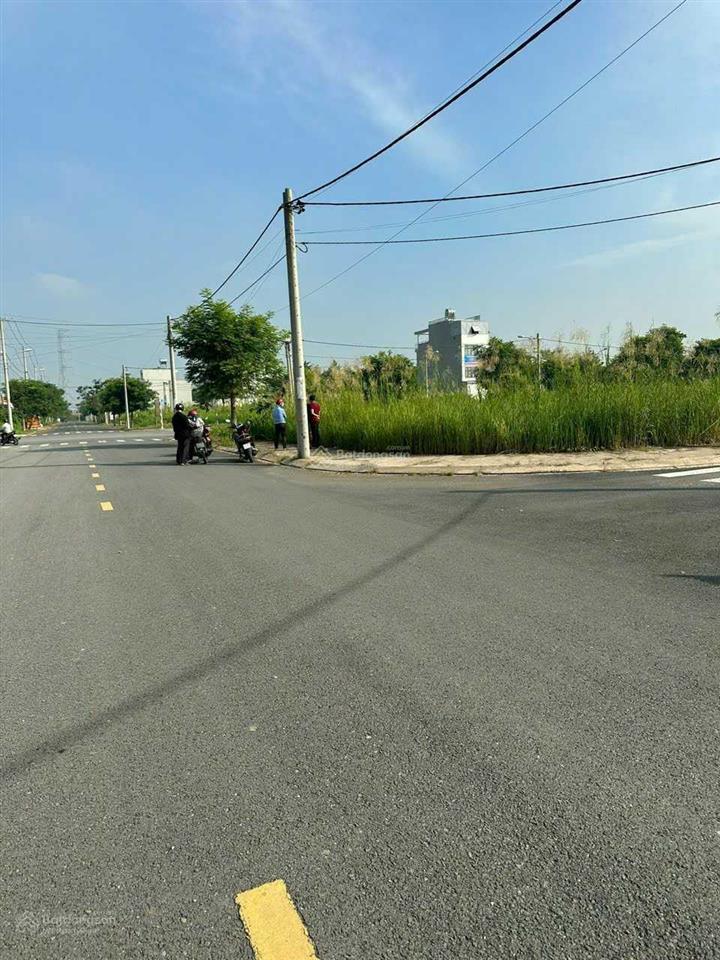 Saigon village nền view công viên thể thao sạch đẹp giá chỉ 2ty250. dt 80m2. sổ hồng