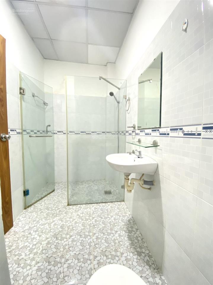 Phòng mặt tiền trần minh quyền, đối diện việt nam quốc tự