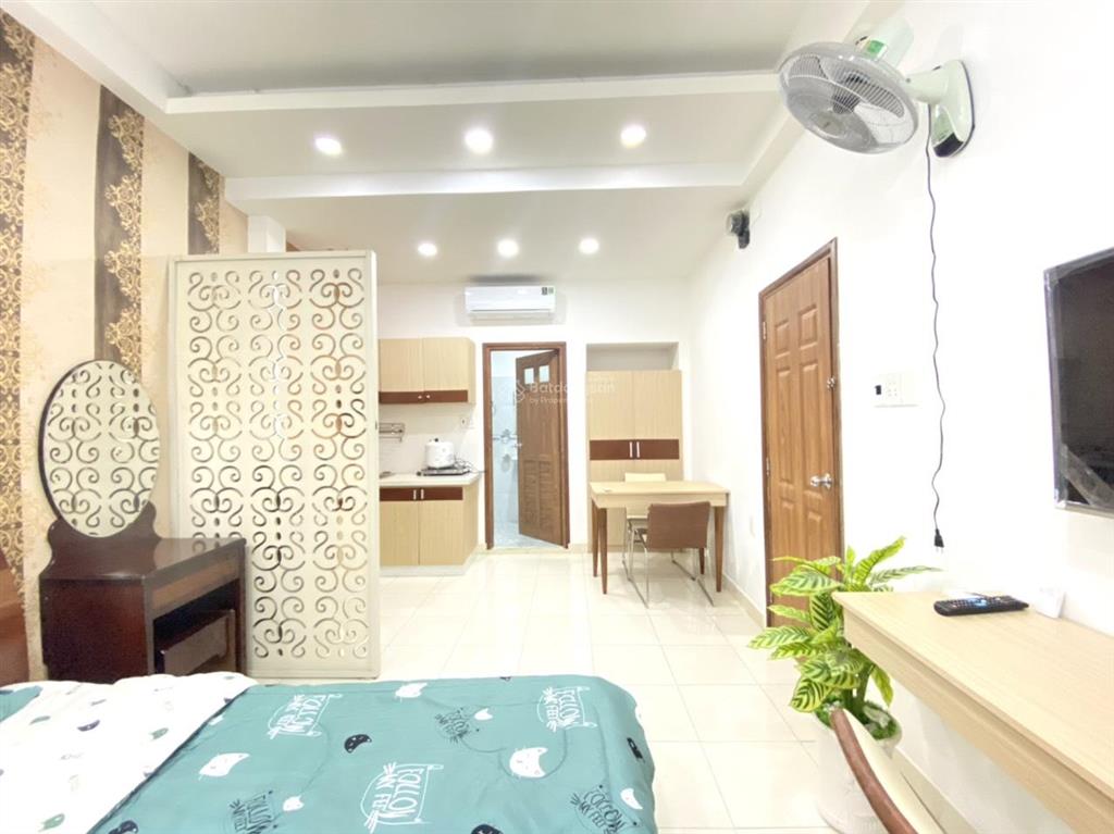 Phòng mặt tiền trần minh quyền, đối diện việt nam quốc tự