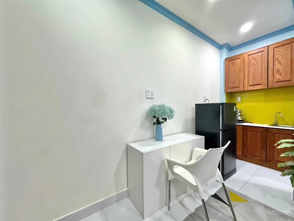 Phòng đầy đủ nội thất, có bảo vệ 5 phút bv y dược