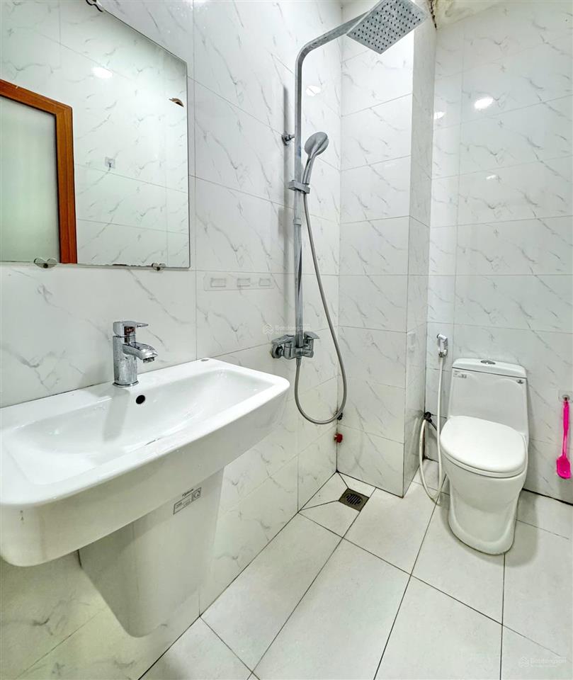 Phòng đầy đủ nội thất, có bảo vệ 5 phút bv y dược