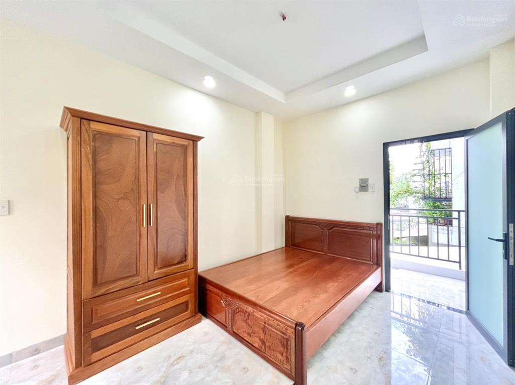Phòng ban công thoáng mát ngay gần bv thống nhất