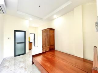 Phòng ban công thoáng mát ngay gần bv thống nhất