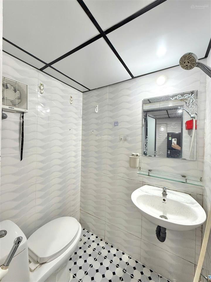 Phòng gác lửng ban công 35m2 5 đi đh y dược, có bảo vệ