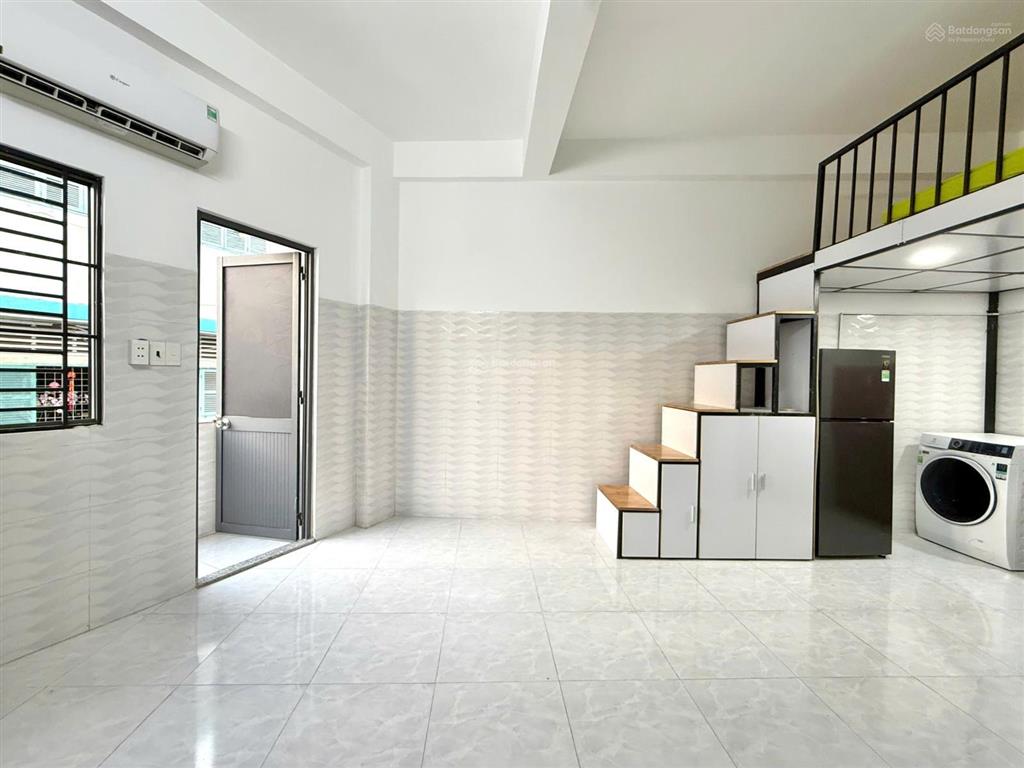 Phòng gác lửng ban công 35m2 5 đi đh y dược, có bảo vệ