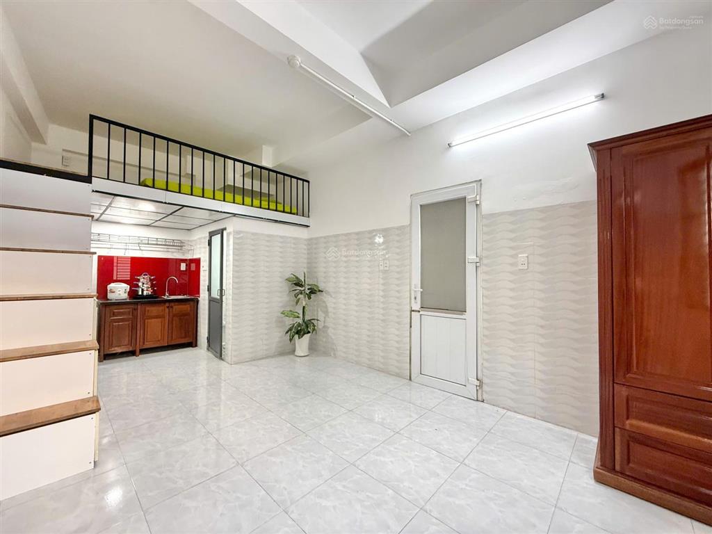 Phòng gác lửng ban công 35m2 5 đi đh y dược, có bảo vệ