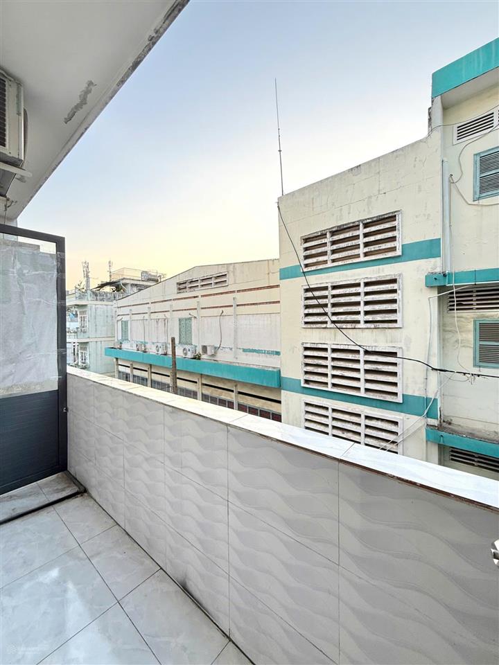 Phòng gác lửng ban công 35m2 5 đi đh y dược, có bảo vệ