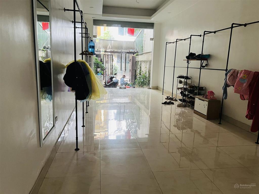 Cho thuê tầng 1 nhà riêng  phố vũ hữu, thanh xuân