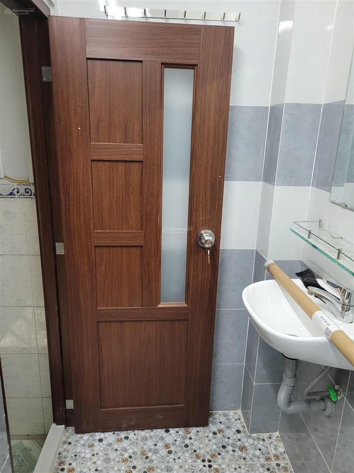 Nhà ở liền 1 trệt, 1 lầu, 2wc, sân riêng