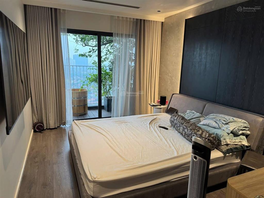 Bán căn góc đông nam 3pn golden park 105m2,sẵn sổ, lót xe ô tô, tầng trung.  0911 717 ***