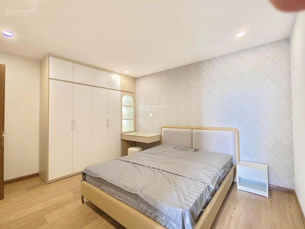 Cho thuê căn hộ 148m² 3pn + giá 25tr/m2. discovery cầu giấy, full nt, lót xe.  0911,717,886