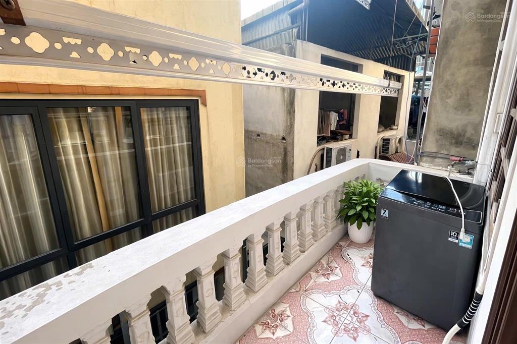 Cho thuê phòng vskk số 82 ngõ 151 láng hạ. nhà mặt ngõ, 40m ra phố láng hạ.   0911 717 ***