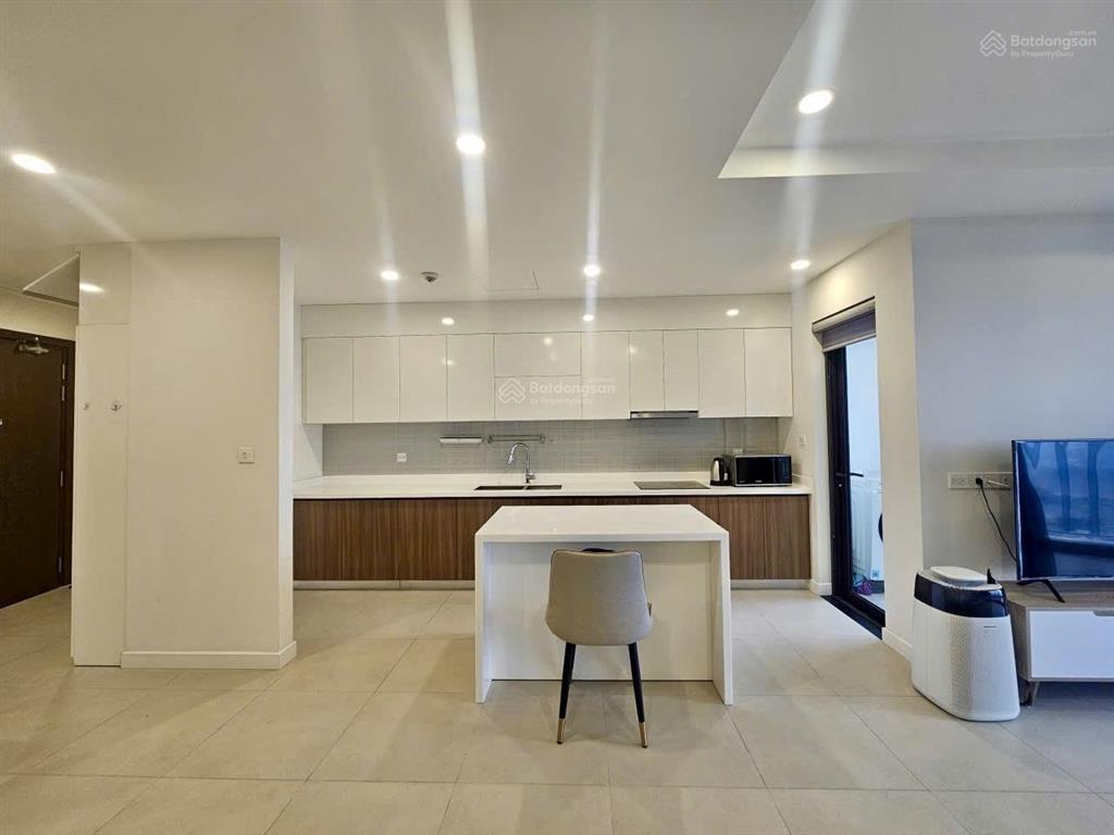 Hot! cho thuê 3pn view hồ tây 118m2, ban công đông nam, full nội thất đẹp chỉ 19tr.  0911.717.88