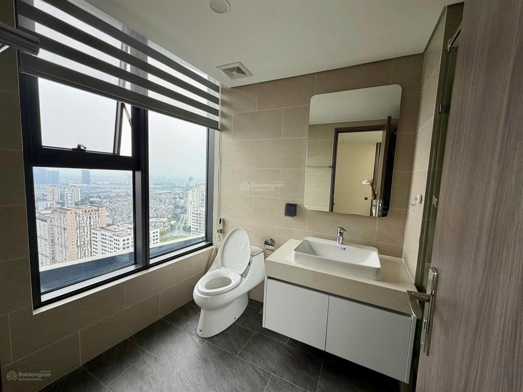 Căn góc 3pn view hồ! 126m2 nội thất cơ bản mới. giá 30tr.  0911 717 ***