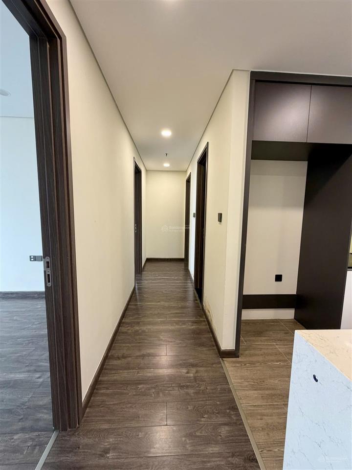 Căn góc 3pn view hồ! 126m2 nội thất cơ bản mới. giá 30tr.  0911 717 ***