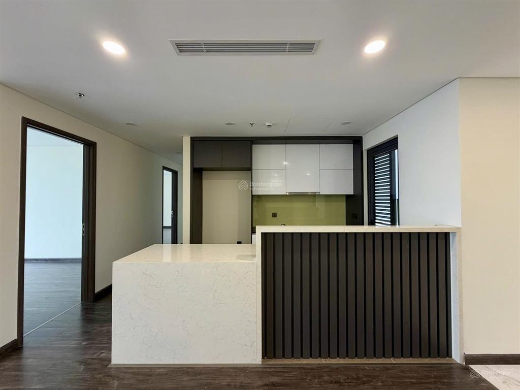Căn góc 3pn view hồ! 126m2 nội thất cơ bản mới. giá 30tr.  0911 717 ***