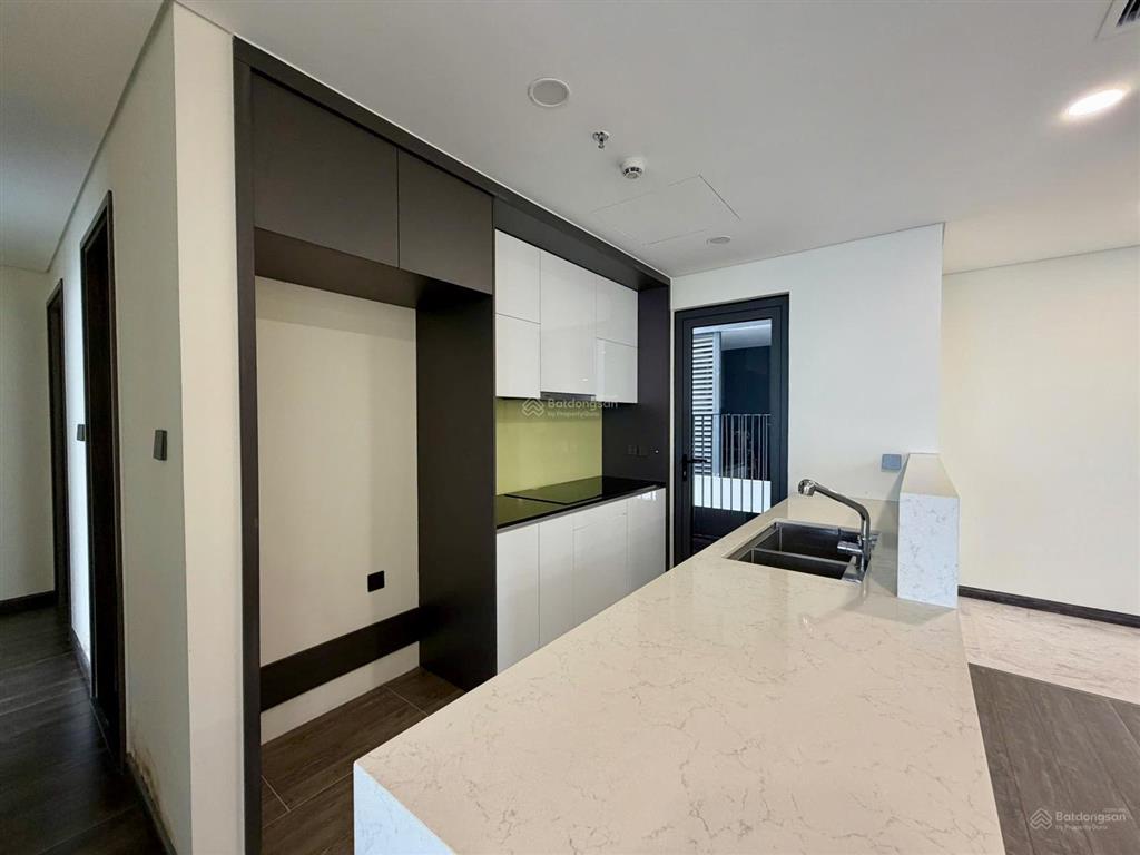 Căn góc 3pn view hồ! 126m2 nội thất cơ bản mới. giá 30tr.  0911 717 ***