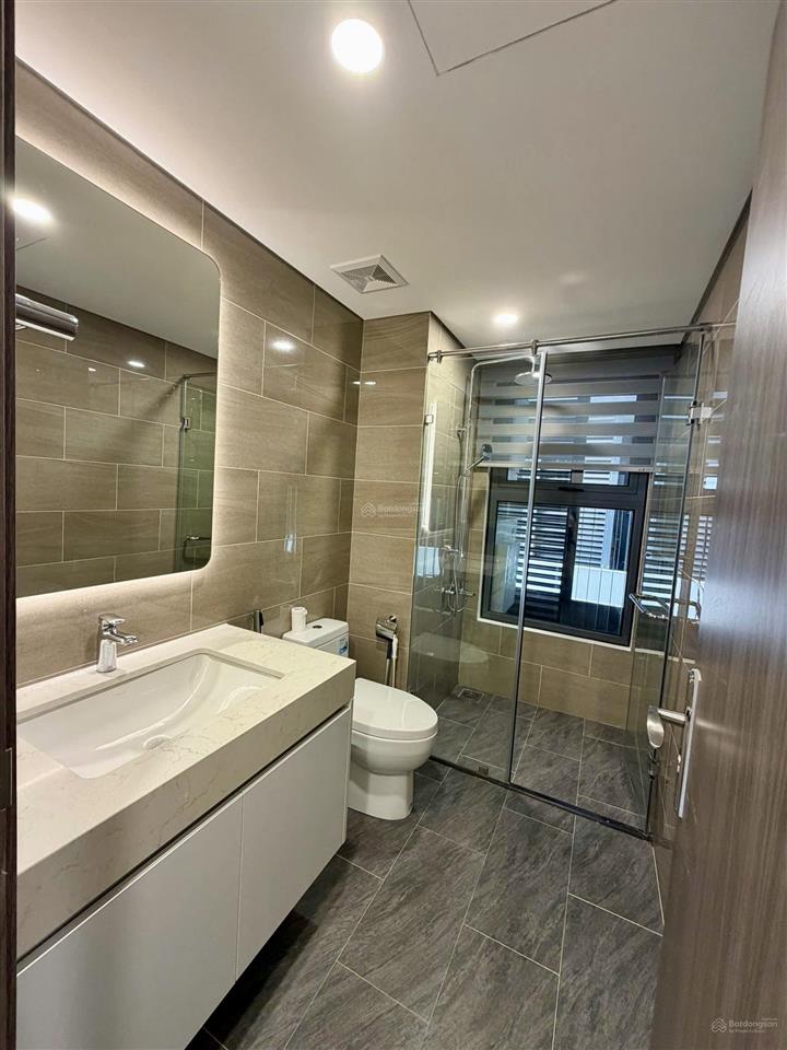 Căn góc 3pn view hồ! 126m2 nội thất cơ bản mới. giá 30tr.  0911 717 ***