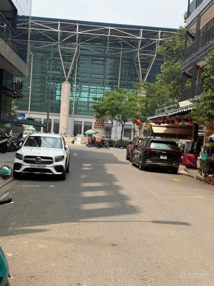 Bán nhà hẻm 324 lý thường kiệt q.10. ngang 9.3x14 6 tầng thang máy. dt 9.3x14m