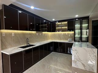 Bán nhà hxh quận 5. dt 8x12m, 4 tầng sân thượng nhà mới có thang máy. giá 18 tỷ