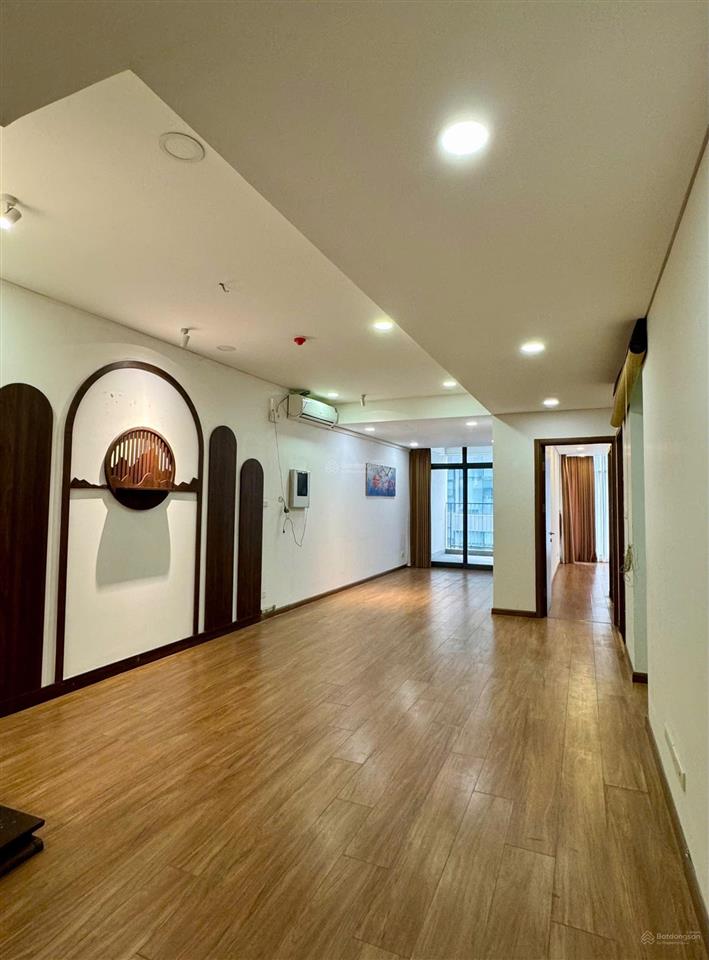 Bán cc 2pn, 2wc 9 tỷ, 98m2, ban công đông nam, tại discovery complex, cầu giấy, hà nội