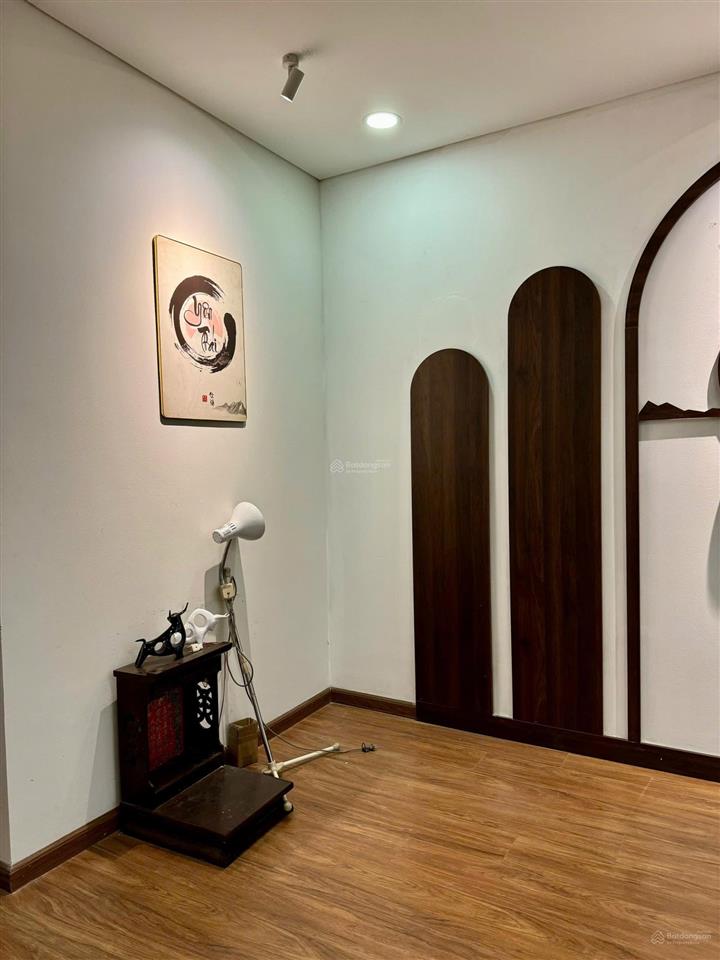 Bán cc 2pn, 2wc 9 tỷ, 98m2, ban công đông nam, tại discovery complex, cầu giấy, hà nội