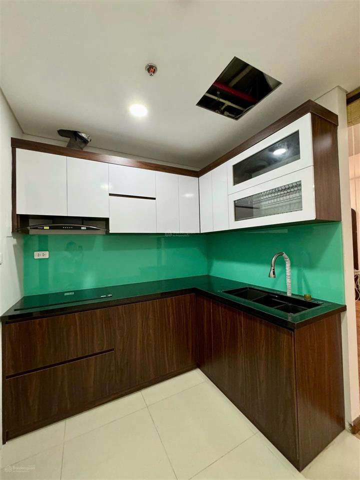 Bán cc 2pn, 2wc 9 tỷ, 98m2, ban công đông nam, tại discovery complex, cầu giấy, hà nội