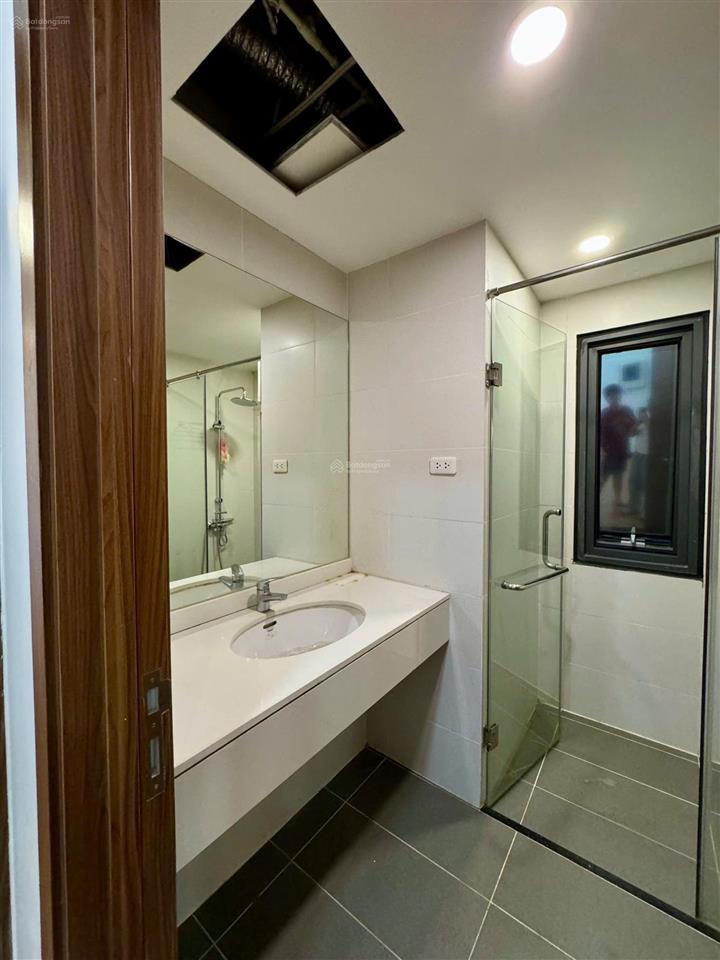 Bán cc 2pn, 2wc 9 tỷ, 98m2, ban công đông nam, tại discovery complex, cầu giấy, hà nội