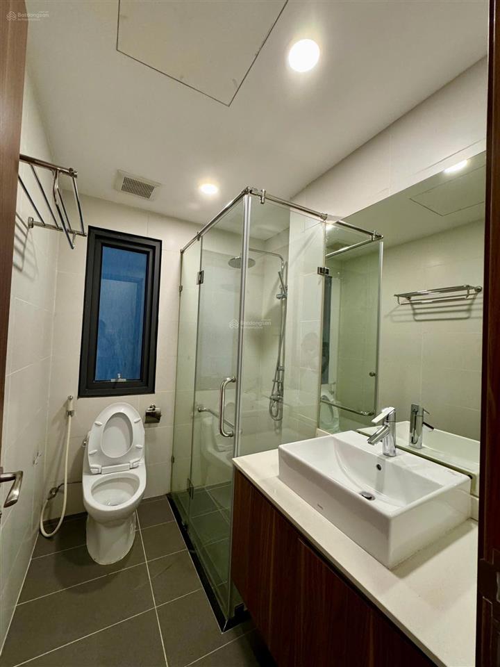 Bán cc 2pn, 2wc 9 tỷ, 98m2, ban công đông nam, tại discovery complex, cầu giấy, hà nội
