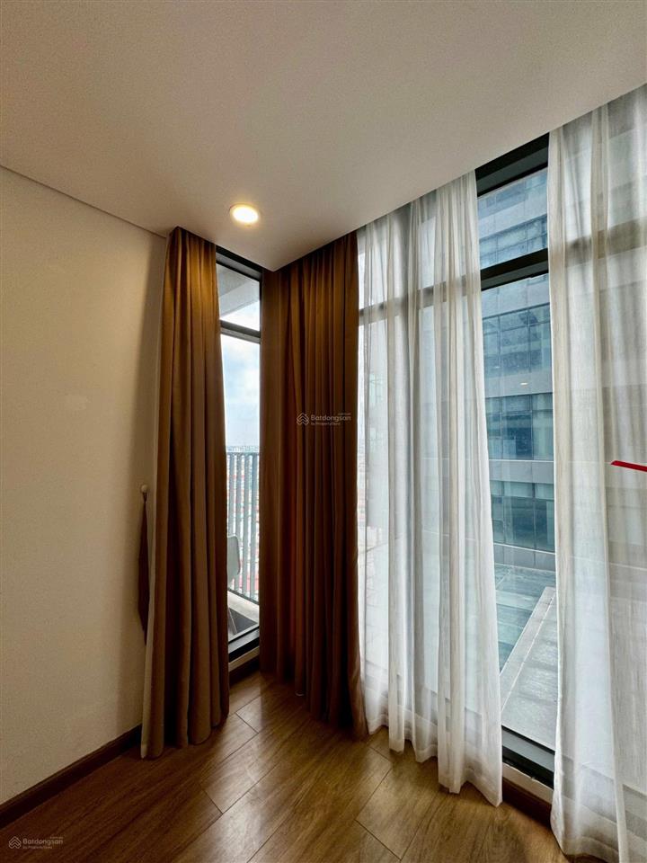 Bán cc 2pn, 2wc 9 tỷ, 98m2, ban công đông nam, tại discovery complex, cầu giấy, hà nội