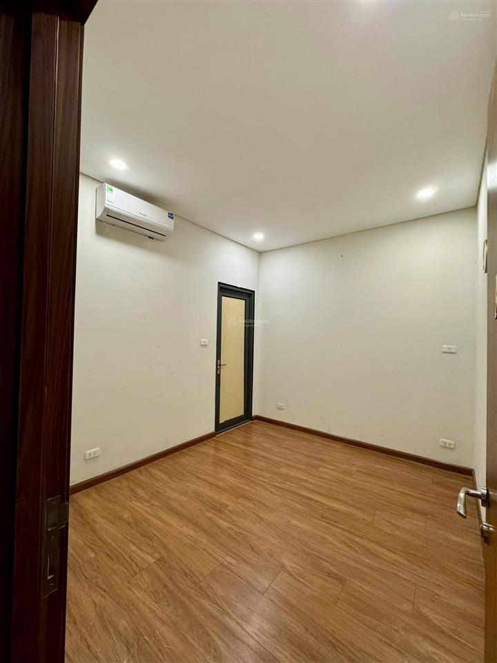Bán cc 2pn, 2wc 9 tỷ, 98m2, ban công đông nam, tại discovery complex, cầu giấy, hà nội