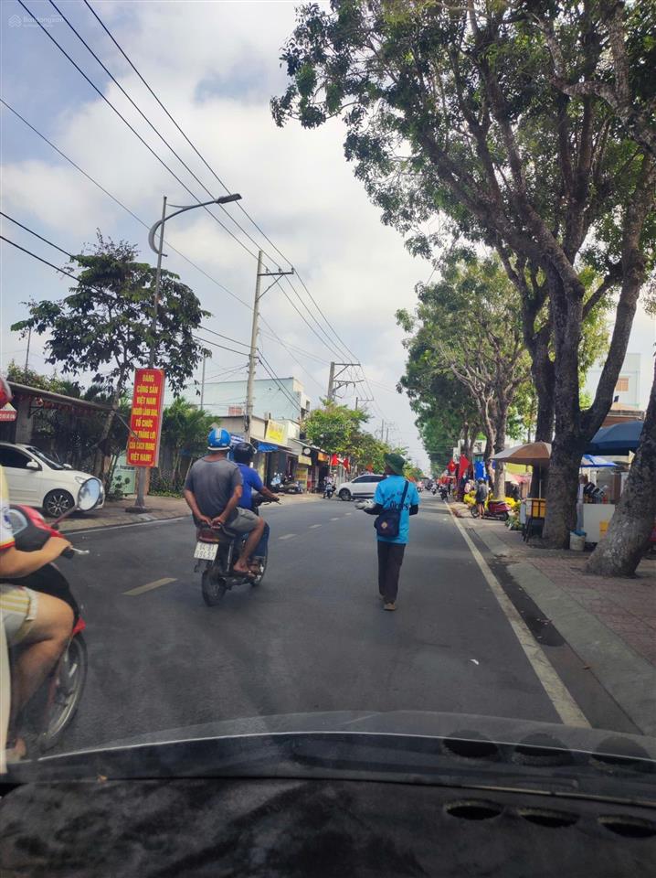 Bán gấp nhà mặt phố 134m2, 4,7 tỷ, ở đường mậu thân, p phước hậu, vĩnh long