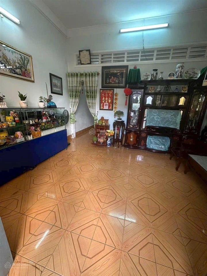 Bán nhà mặt tiền đường phạm hùng 6 tỷ gần bệnh viện xuyên á 303 mét vuông, tỉnh vĩnh long