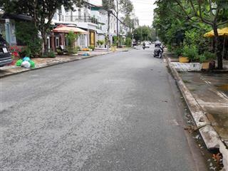 Nền đẹp 5,7 tỷ 108 mét vuông mặt tiền đường xuân thủy, kdc hồng phát