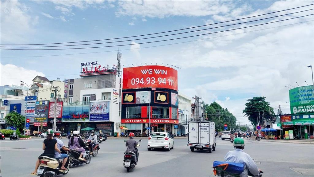 Nhà nghỉ 15 tỷ mặt tiền cách mạng tháng 8, 1 trệt 4 lầu, tp cần thơ