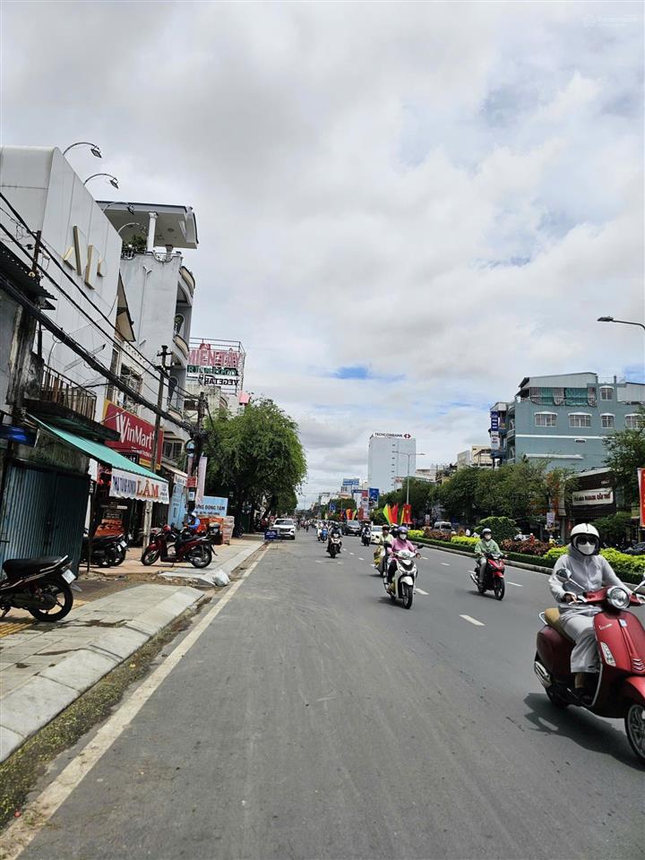 Bán nhà mặt phố đường 30/4, 18 tỷ, 52 m2, giá tốt, view đẹp, p xuân khánh, q. ninh kiều, cần thơ