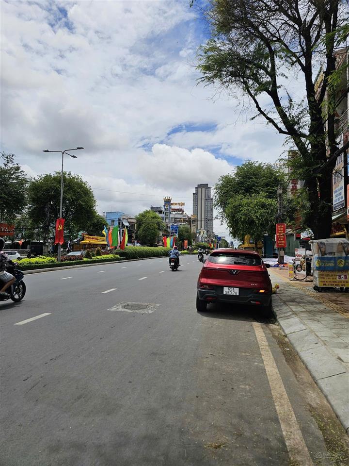 Bán nhà mặt phố đường 30/4, 18 tỷ, 52 m2, giá tốt, view đẹp, p xuân khánh, q. ninh kiều, cần thơ