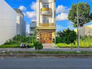 Nhà 2 lầu 6,899 tỷ ngay mặt tiền trục chính d1, kdc hồng loan, tp cần thơ