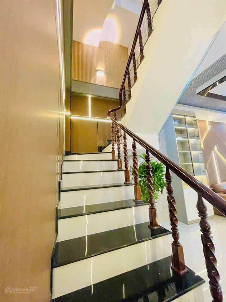 Bán nhà mới 6,65 tỷ 1 trệt 2 lầu cao cấp đường số 5 kdc thới nhựt 2. tp cần thơ.
