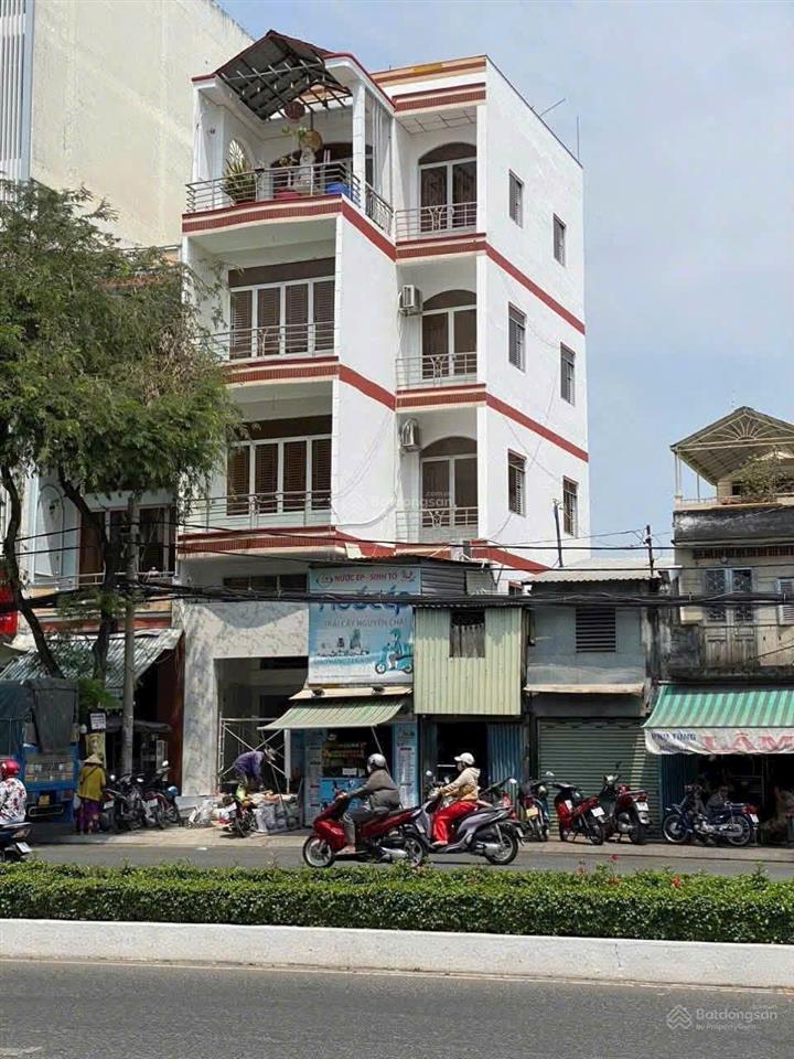 Mặt tiền đường 30/4, 1 trệt, 1 lửng, 3 lầu  ninh kiều, tp cần thơ  đoạn gần cầu quang trung