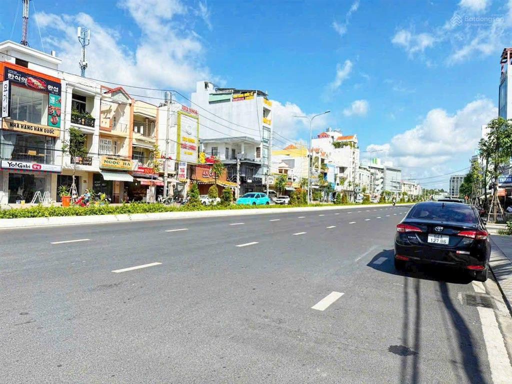 Nhà hai lầu 19,5 tỷ mặt tiền đường trần văn hoài gần vincom xuân khánh, bv vinmec, tp cần thơ