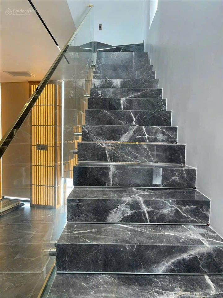 Bán nhà góc 3 mặt tiền đường mặt tiền huỳnh cương, view đẹp bờ hồ thoáng mát, q. ninh kiều, tp ct