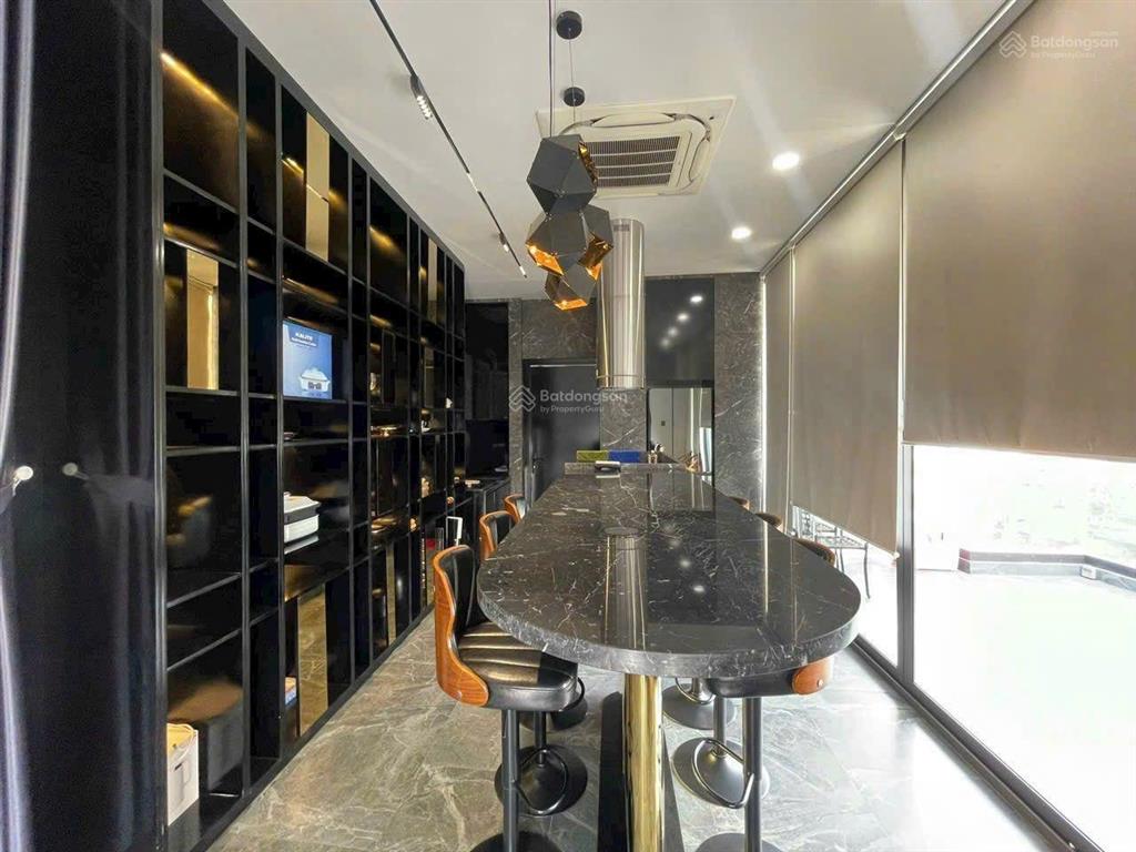 Bán nhà góc 3 mặt tiền đường mặt tiền huỳnh cương, view đẹp bờ hồ thoáng mát, q. ninh kiều, tp ct