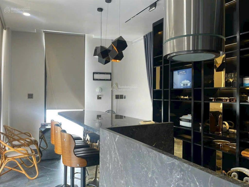 Bán nhà góc 3 mặt tiền đường mặt tiền huỳnh cương, view đẹp bờ hồ thoáng mát, q. ninh kiều, tp ct