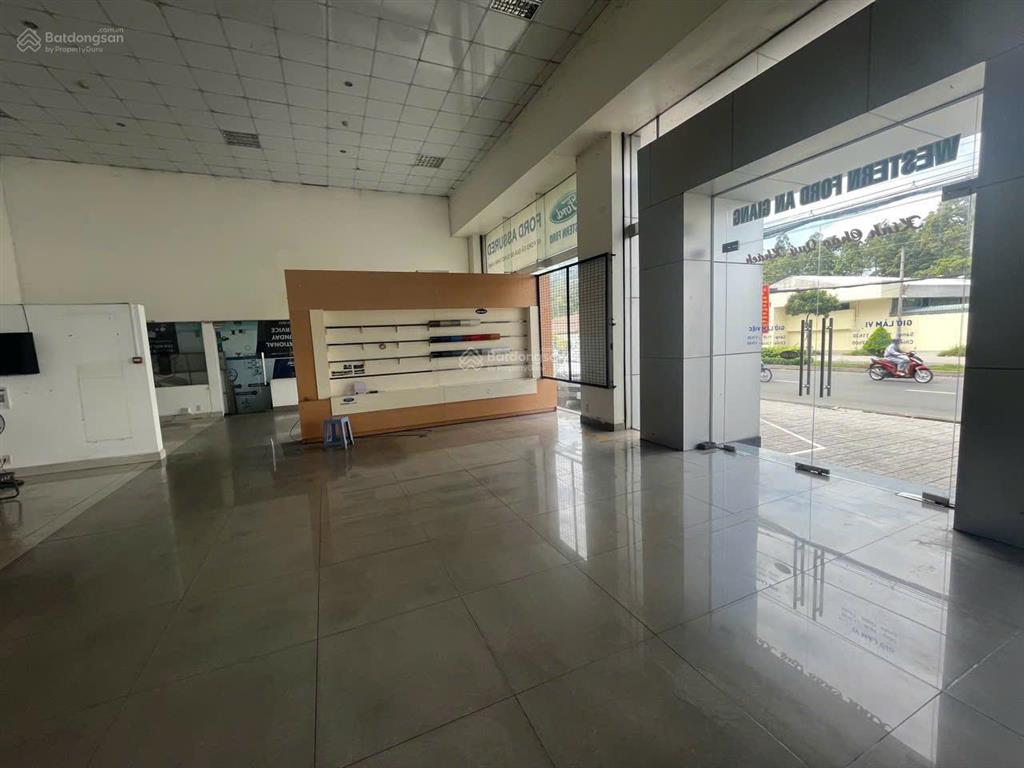 Bán đất showroom ô tô mặt tiền trần hưng đạo long xuyên  an giang