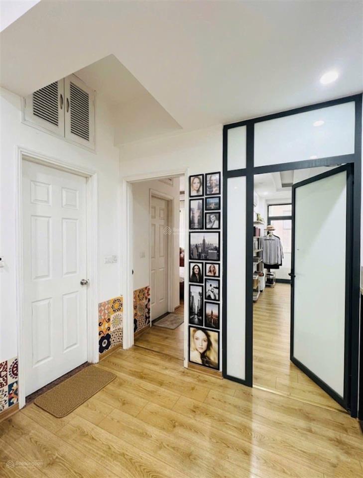 Giá rẻ nhà đẹp, diện tích rộng 85,4m2 tầng trung, ban công đông nam thoáng mát tại chung cư vov