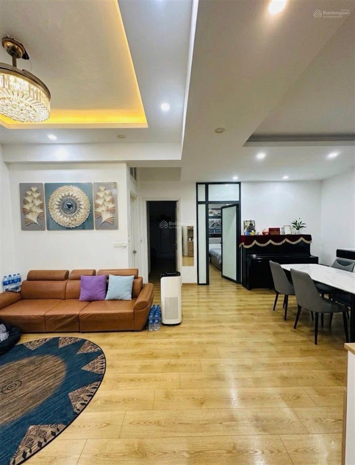 Giá rẻ nhà đẹp, diện tích rộng 85,4m2 tầng trung, ban công đông nam thoáng mát tại chung cư vov