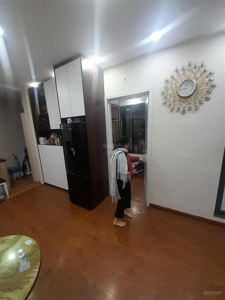 Chính chủ bán chung cư vov mễ trì, căn góc 74m2, 2pn 2vs, 2 ban công, hướng mát full nội thất