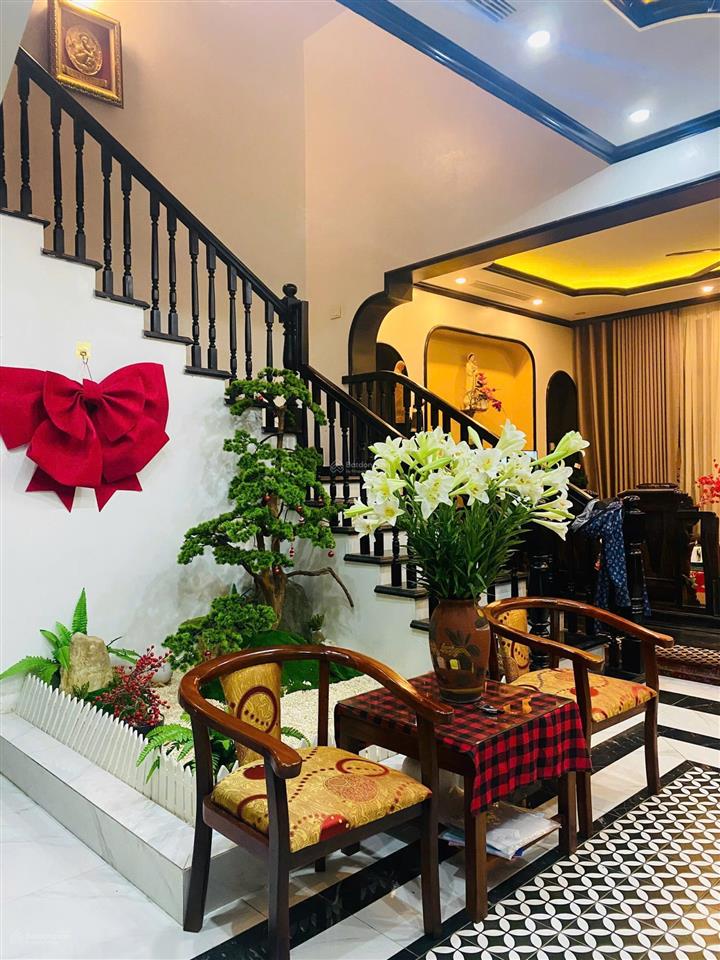 Chính chủ cần bán biệt thự khu đô thị mới dương nội. 180m2 mt9,5m mặt sàn 327m2 full nội thất.
